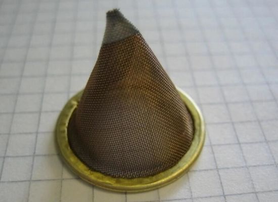 真鍮の円錐こし器SS304の平らで鋭い底とフィルターを金網