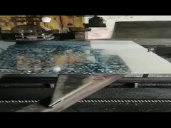 穴があいた金属